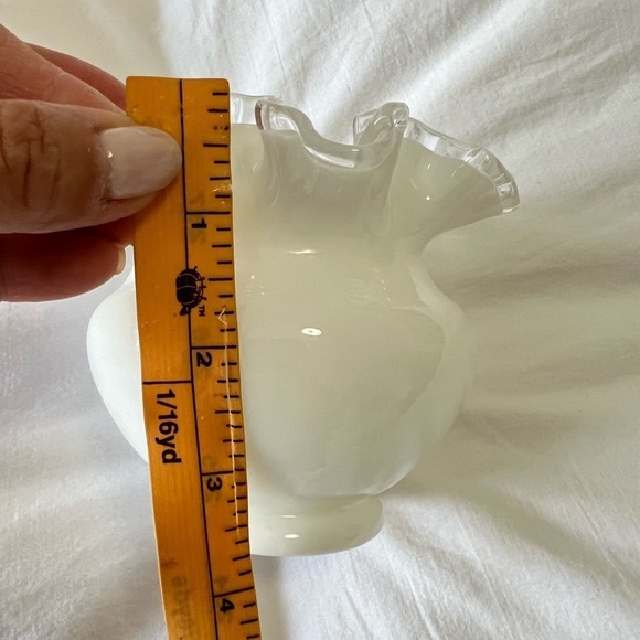 Vintage 1940s Fenton Milk Glass Ruffled Edged 4” Vase - Picture 6 of 8